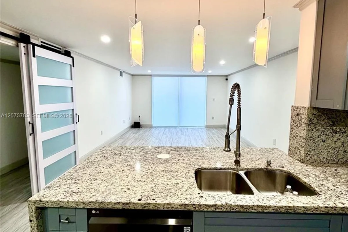 4000 NE 170th St #207, North Miami Beach: photo 1 of 38