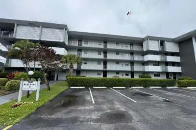 2861 NW 47th Ter #207B, Lauderdale Lakes: photo 1 of 5