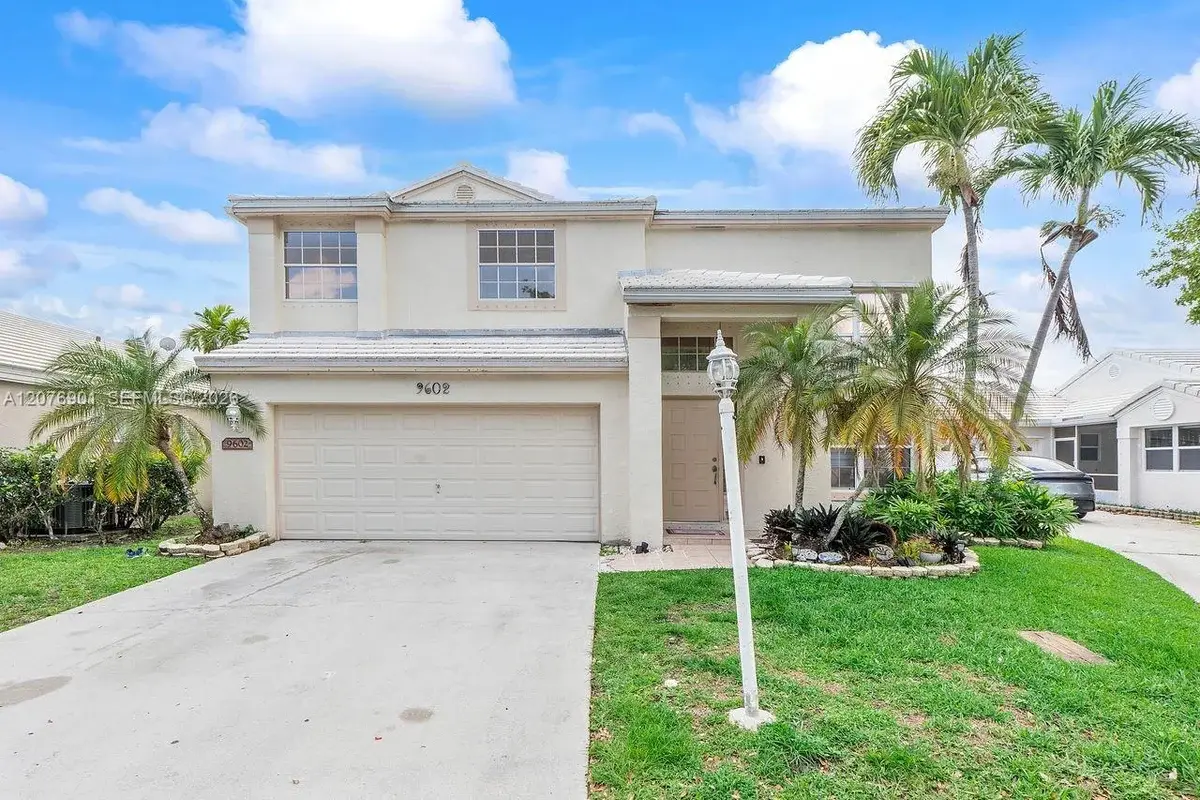 9602 NW 8th Cir, Plantation: photo 1 of 26