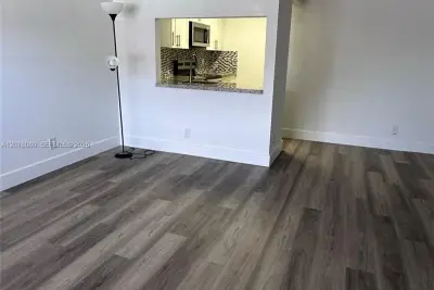 10049 Winding Lake Rd #103, Sunrise: photo 1 of 8