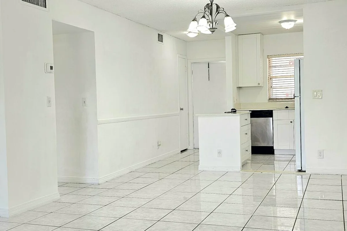 111 Cleveland St #B9, Palm Springs: photo 1 of 4