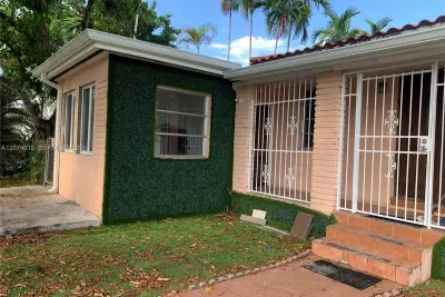 1901 E 5th Ave #B, Hialeah: photo 1 of 7