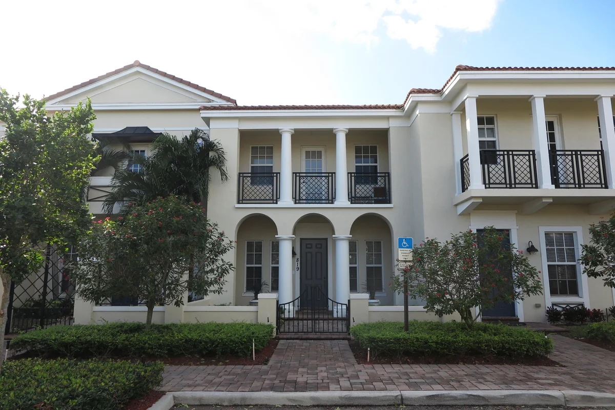 819 NW 82nd Pl, Boca Raton: photo 1 of 22