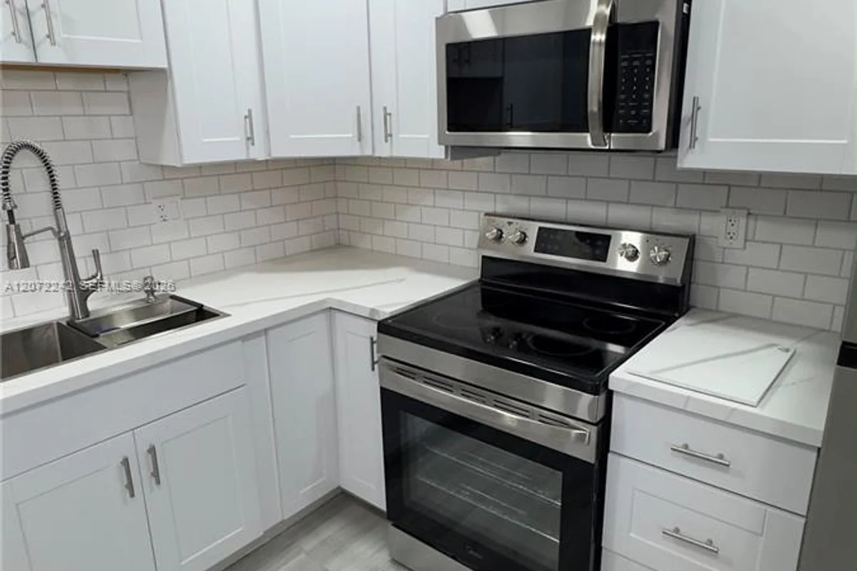 1280 NW 43rd Ave #303, Lauderhill: photo 1 of 12