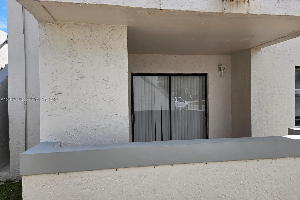 14835 SW 80th St #104-6, Miami: photo 1 of 23