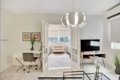 174 NE 47th St #204, Miami: photo 1 of 14