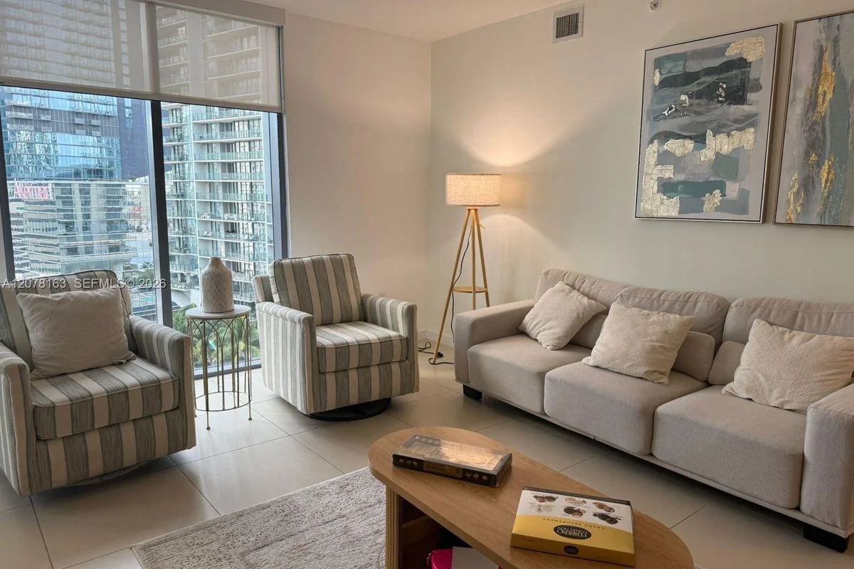 31 SE 6th St #2407, Miami: photo 1 of 7