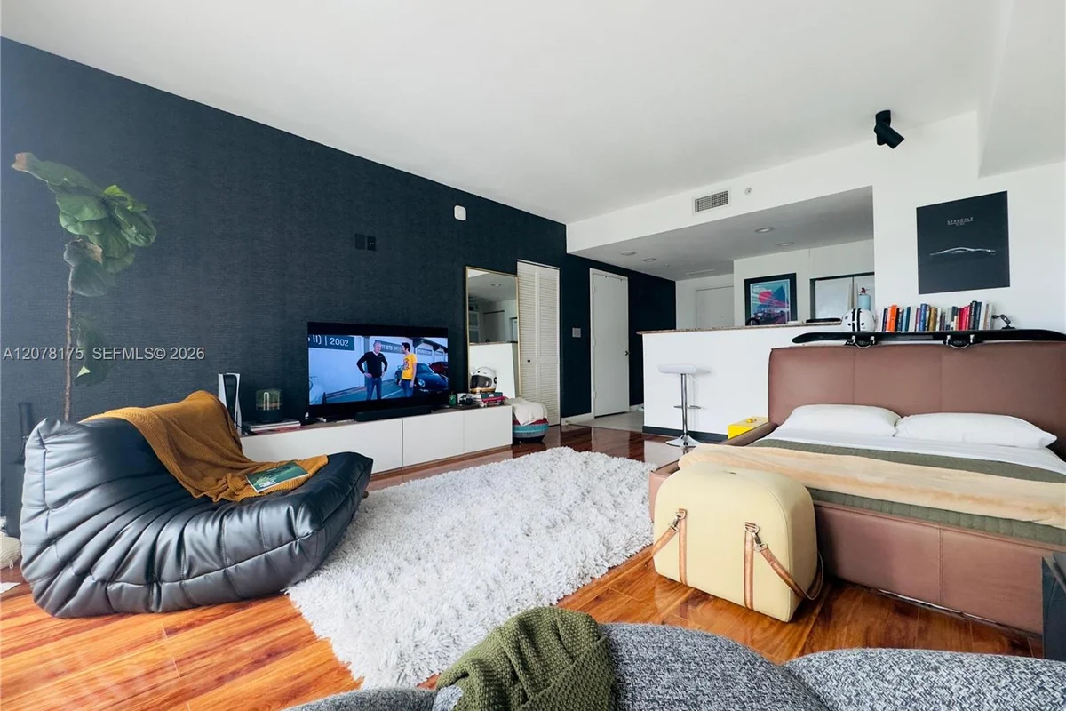 325 S Biscayne Blvd #4220, Miami: photo 1 of 19