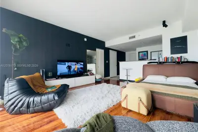 325 S Biscayne Blvd #4220, Miami: photo 1 of 19