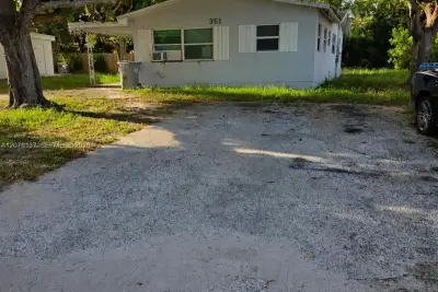 351 NE 25th Ct, Pompano Beach: photo 1 of 16