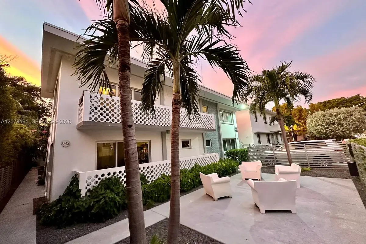 1100 10th St #03, Miami Beach: photo 1 of 6