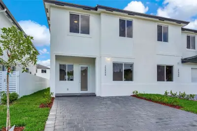 22555 SW 125th Ave, Miami: photo 1 of 101