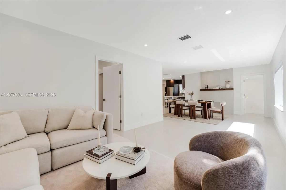 8318 NE 3rd Ct, Miami: photo 1 of 30