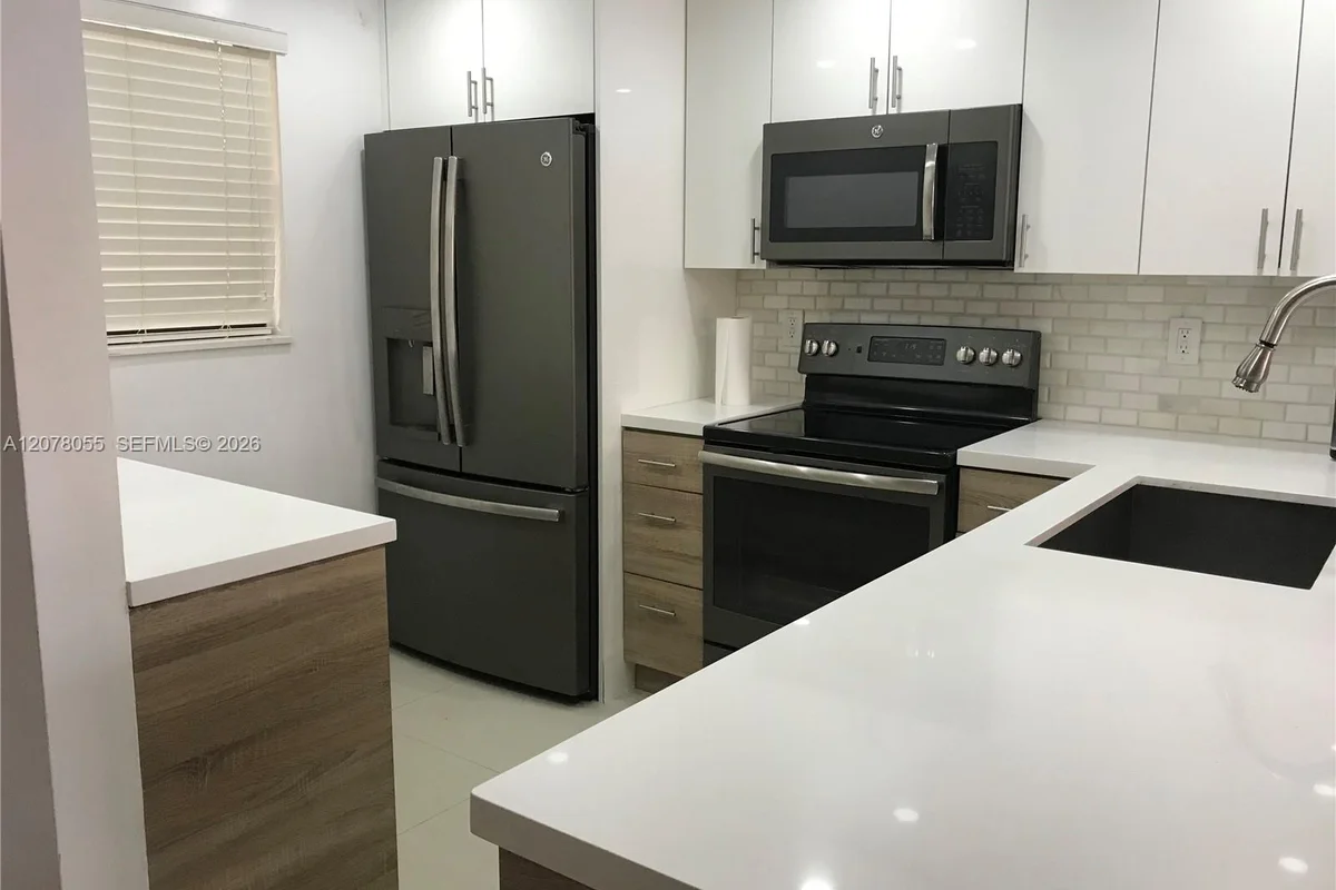 10625 SW 112th Ave #106, Miami: photo 1 of 34