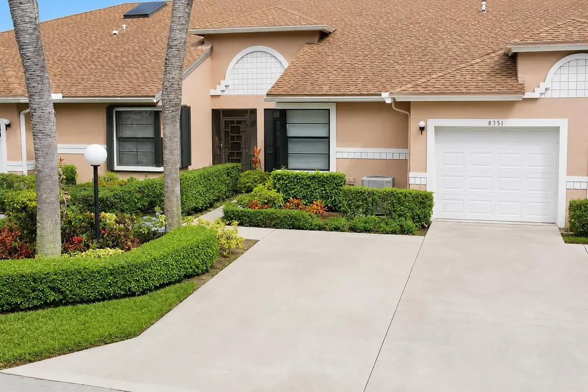 8351 Sunmeadow Ln, Boca Raton: photo 1 of 12