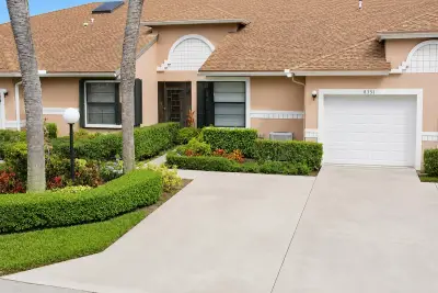 8351 Sunmeadow Ln, Boca Raton: photo 1 of 12