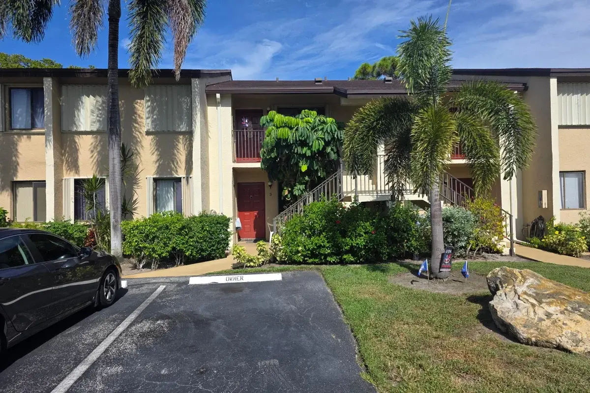 190 SE 7th St #103, Deerfield Beach: photo 1 of 8