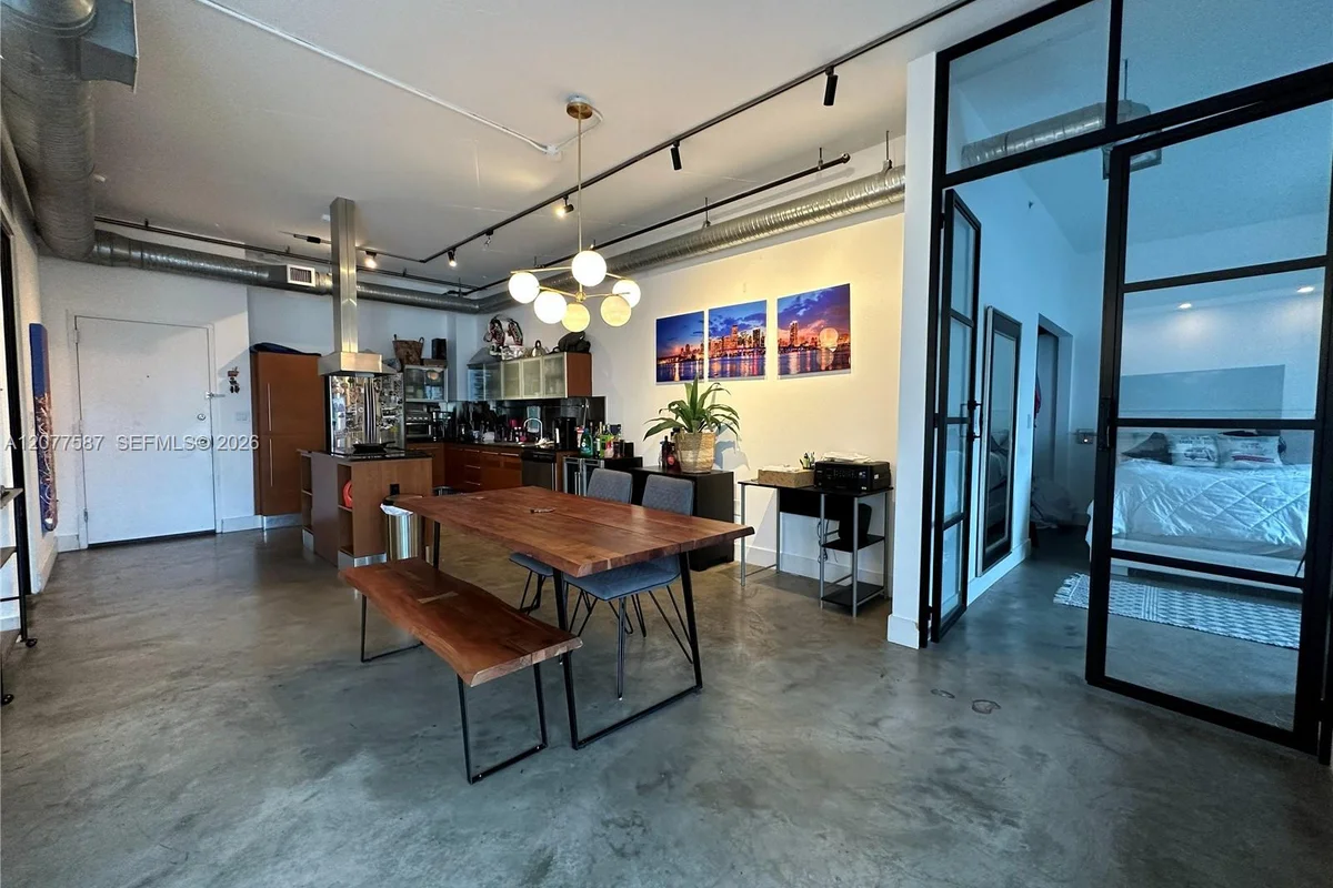 10 S River Dr #PHI02, Miami: photo 1 of 21