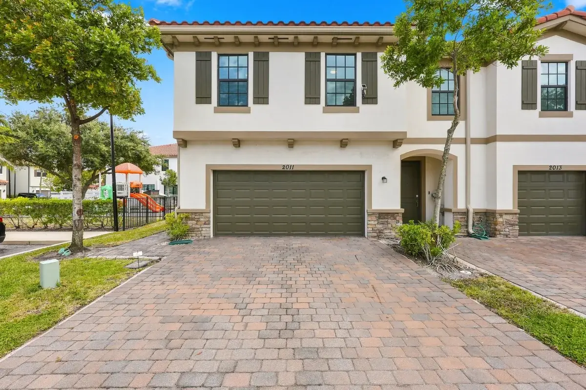 2011 Tamarind Dr, Riviera Beach: photo 1 of 31