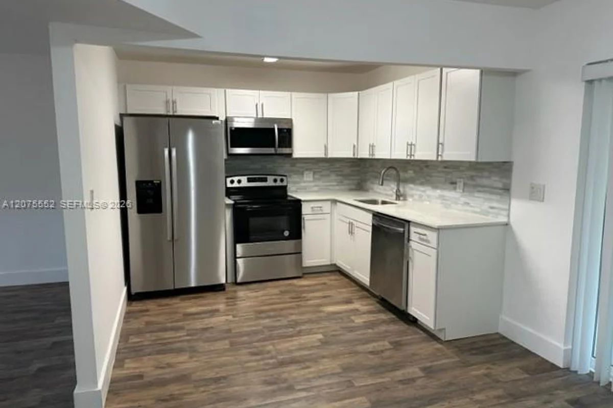 Condo in Sunrise: photo 1 of 21
