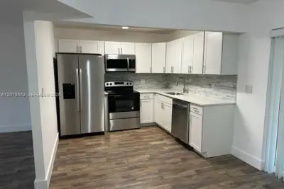 Condo in Sunrise: photo 1 of 21