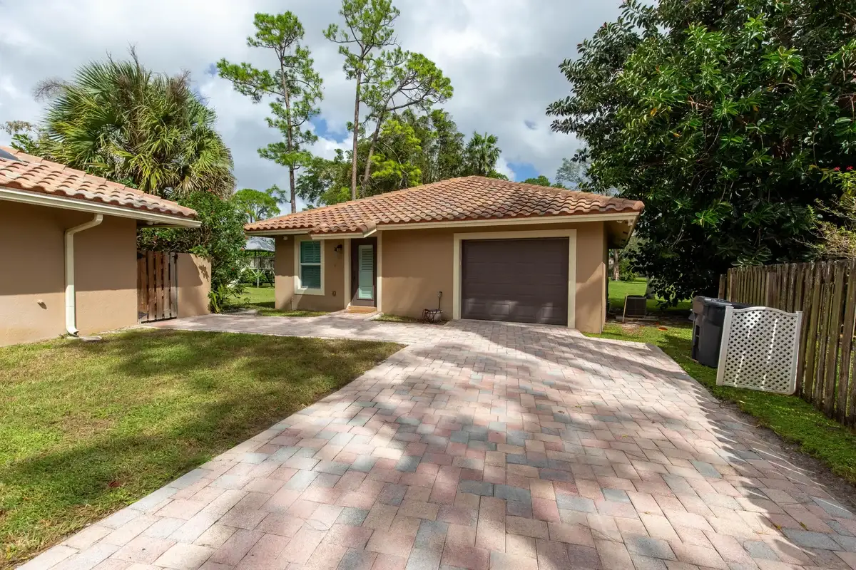 352 Window Rock Dr, Wellington: photo 1 of 19
