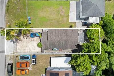 390 NE 166th St, North Miami: photo 1 of 33