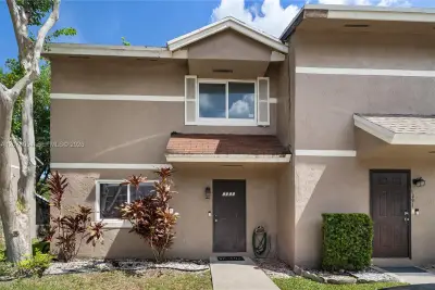 1293 Sussex Dr, North Lauderdale: photo 1 of 30