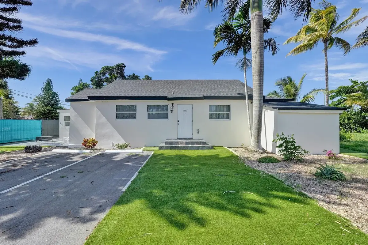 8047 NW 1st Pl, Miami: photo 1 of 44