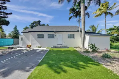 8047 NW 1st Pl, Miami: photo 1 of 44