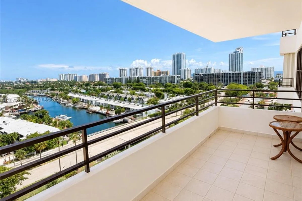 2500 Parkview Dr #1207, Hallandale Beach: photo 1 of 11