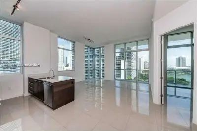 500 Brickell Ave #1101, Miami: photo 1 of 10