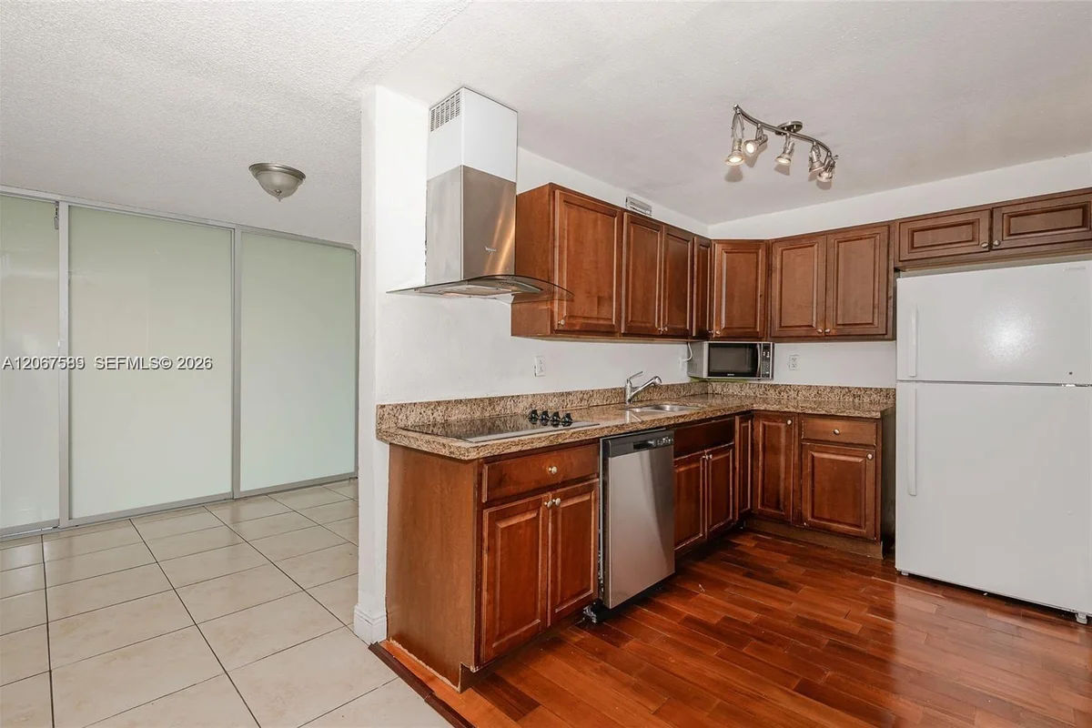 1805 Sans Souci Blvd #532, North Miami: photo 1 of 22