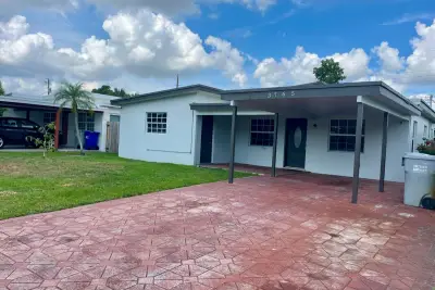 3765 NE 18th Ave, Pompano Beach: photo 1 of 17