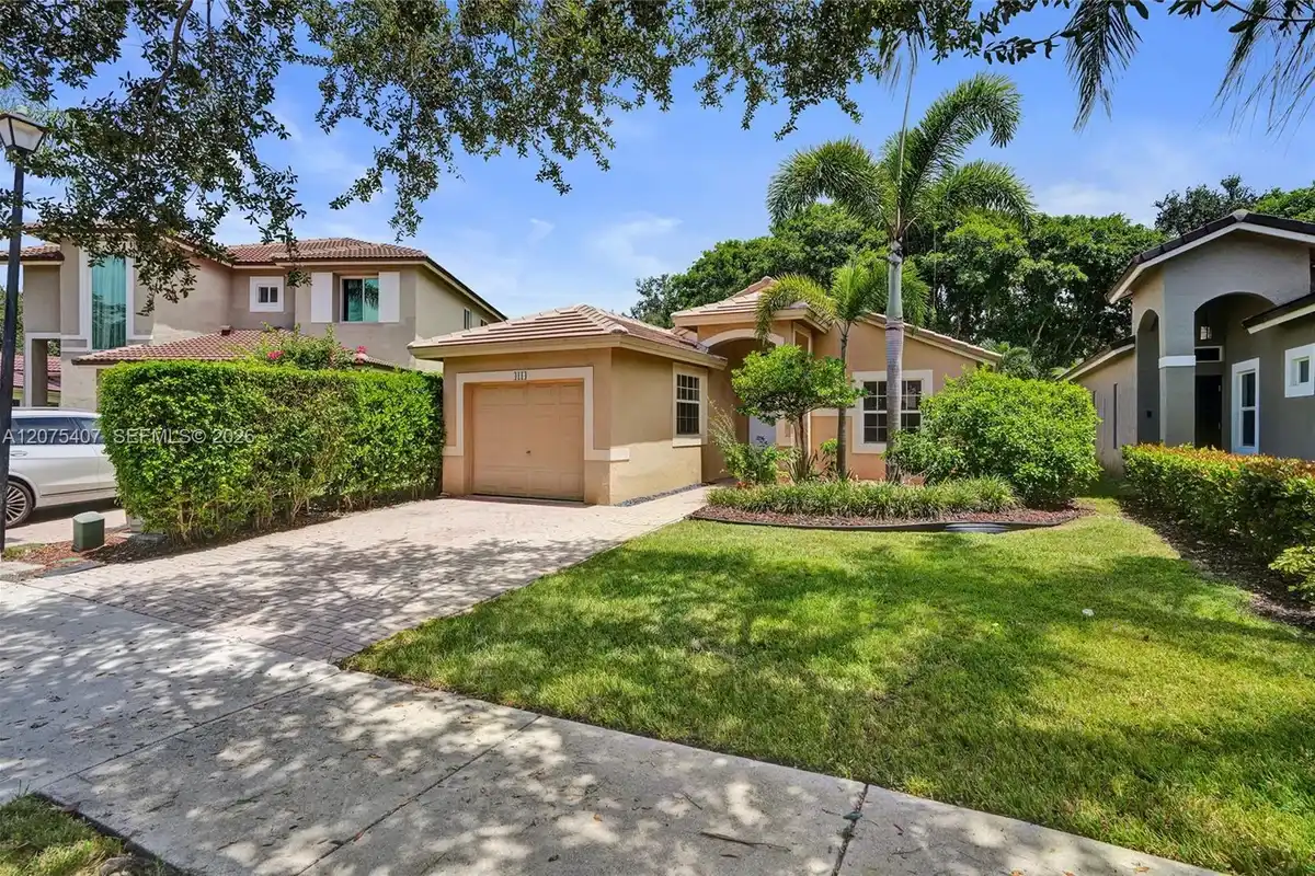 4114 Sapphire St, Weston: photo 1 of 28