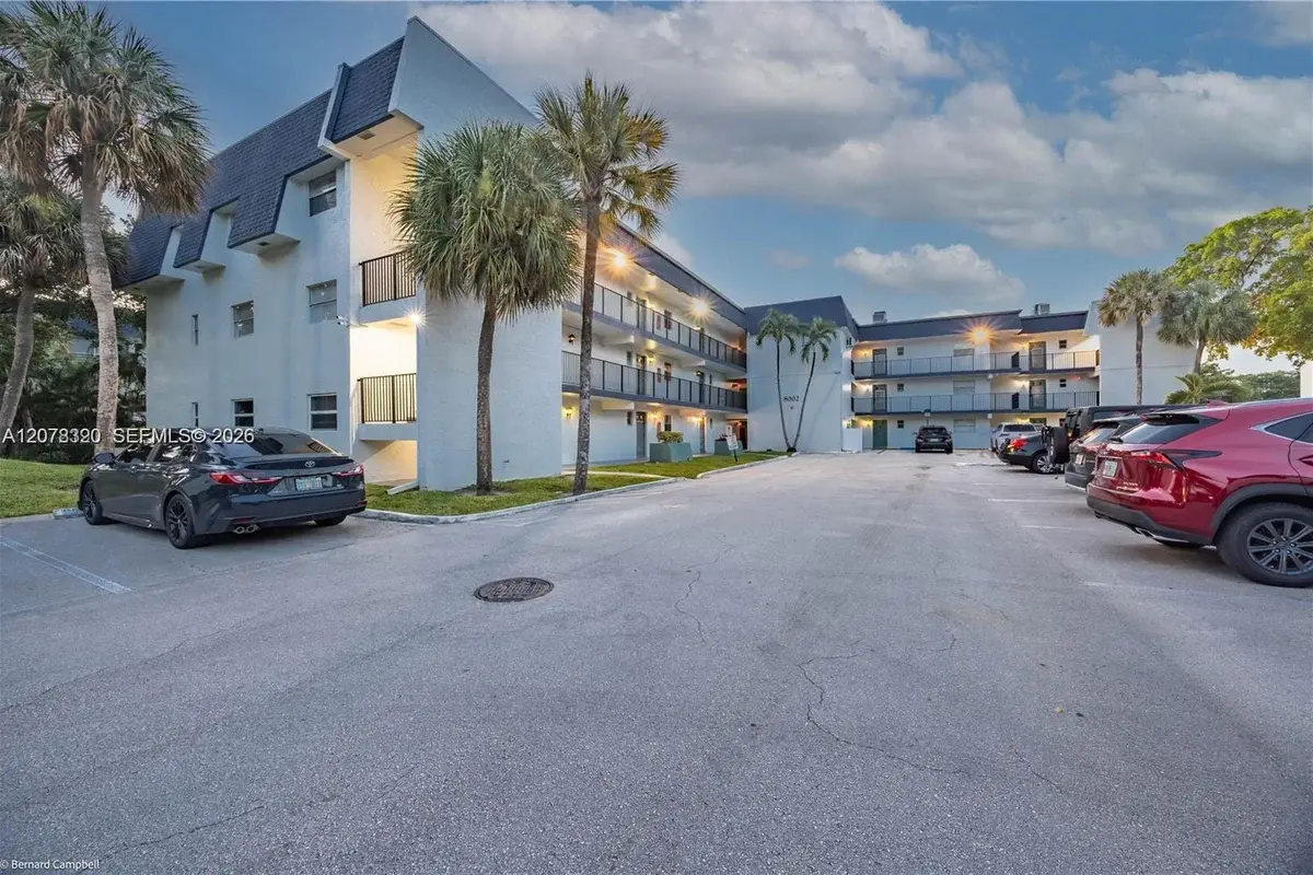 8002 Lagos De Campo Blvd #B-101, Tamarac: photo 1 of 6