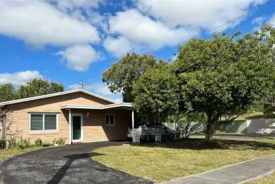 845 NW 10th Ave, Dania Beach: photo 1 of 25