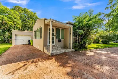 125 NW 88th St, El Portal: photo 1 of 45