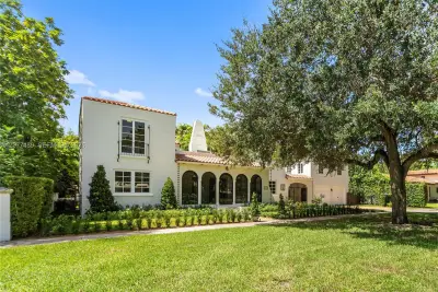 1202 Granada Blvd, Coral Gables: photo 1 of 48