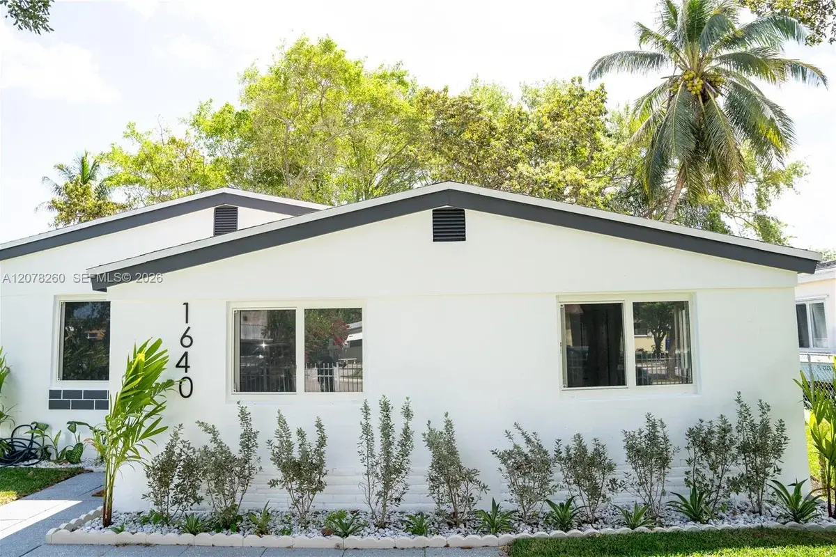 1640 NE 172nd St, North Miami Beach: photo 1 of 32