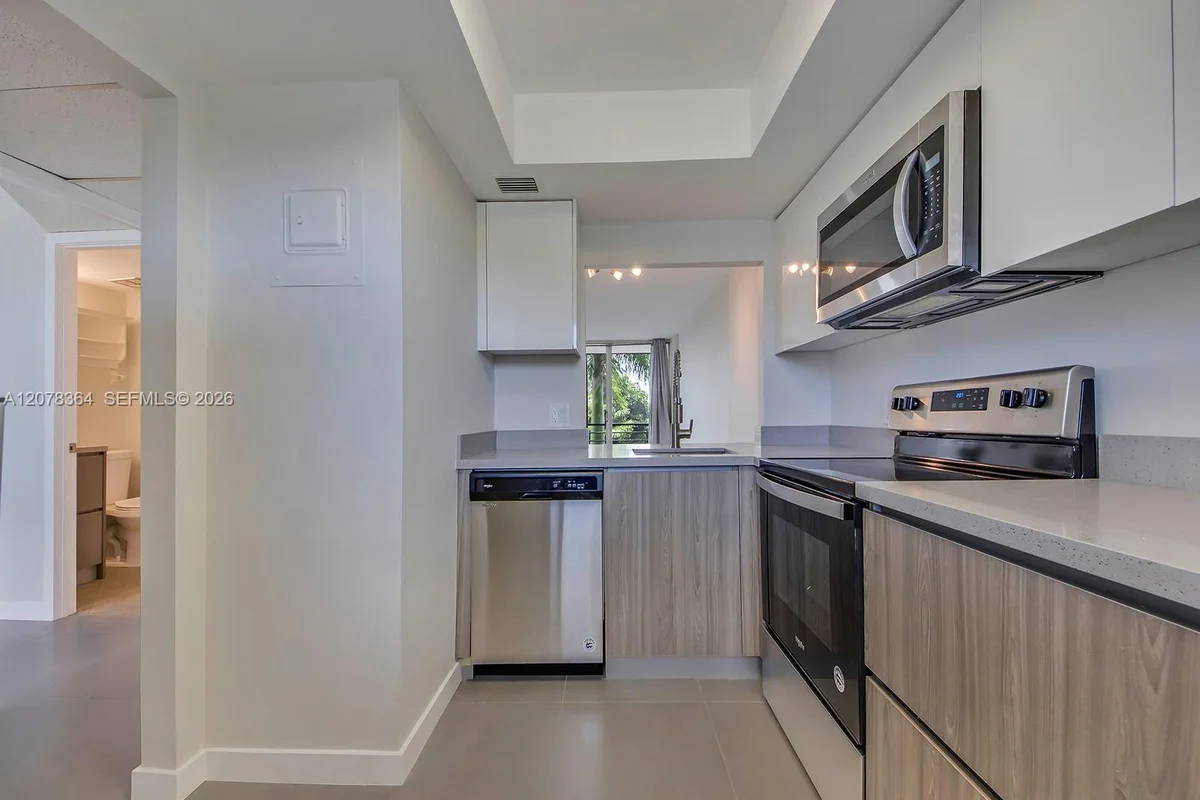108 Royal Park Dr #3G, Oakland Park: photo 1 of 31