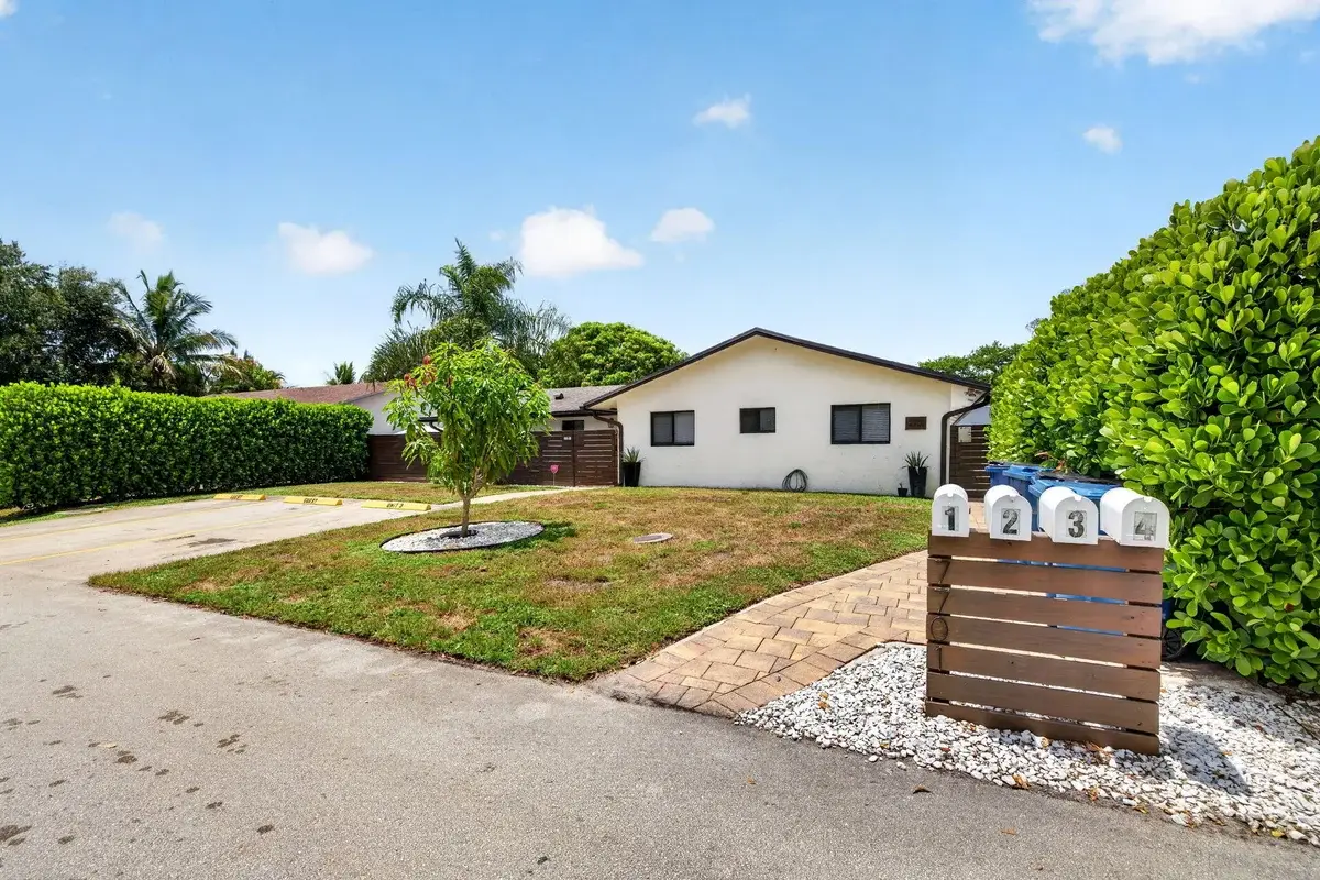 7701 NW 56th Ave, Fort Lauderdale: photo 1 of 95