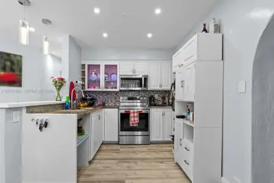 6432 Perry St, Hollywood: photo 1 of 29