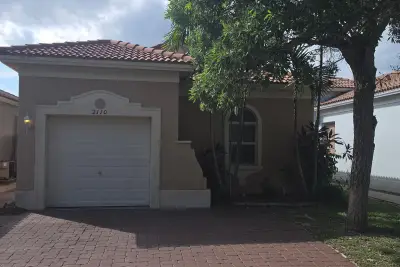 2110 NE 37th Rd, Homestead: photo 1 of 5