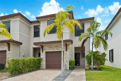 24980 SW 107 Ct, Homestead: photo 1 of 15