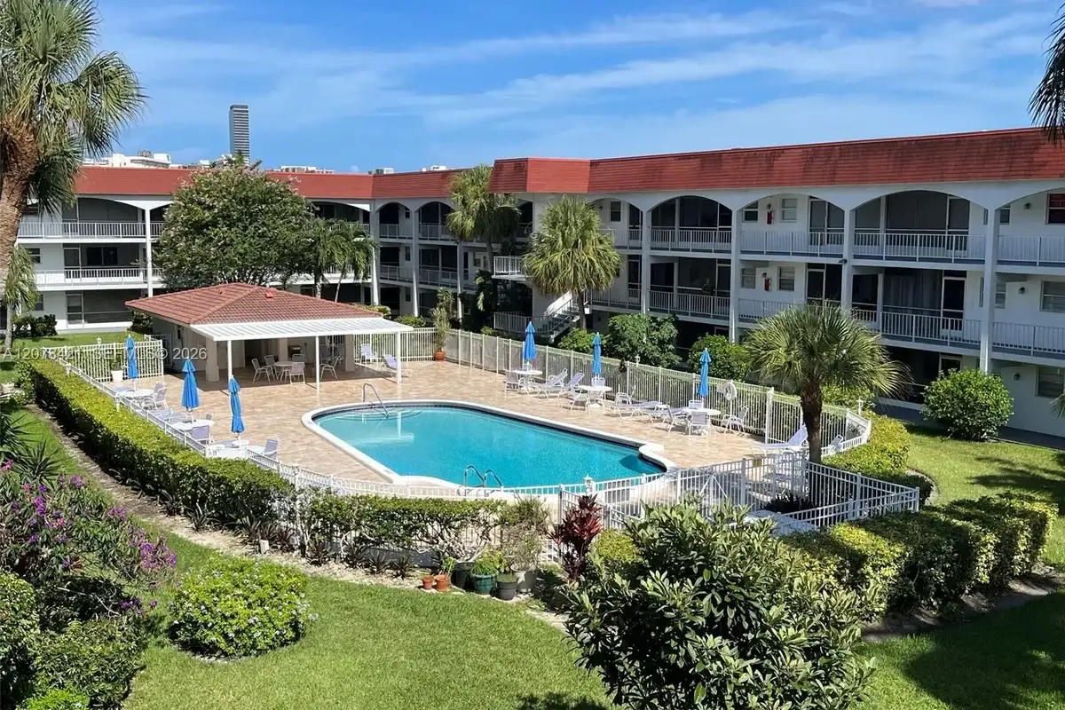 581 Blue Heron Dr #212-B, Hallandale Beach: photo 1 of 25