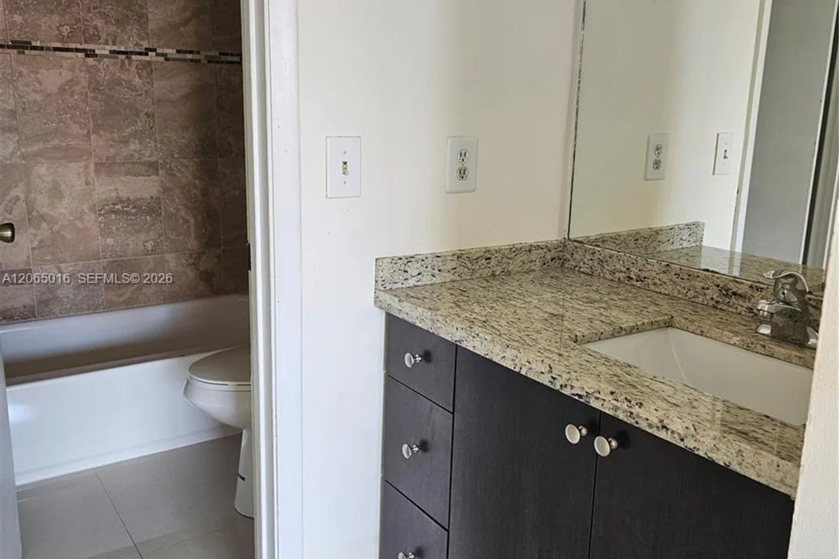 6535 W 27th Ct #24-48, Hialeah: photo 1 of 4