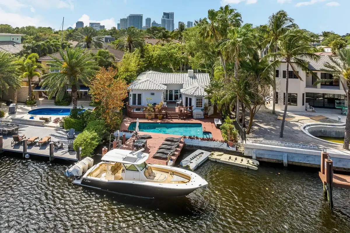 124 S Gordon Rd, Fort Lauderdale: photo 1 of 31