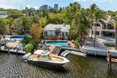 124 S Gordon Rd, Fort Lauderdale: photo 1 of 31