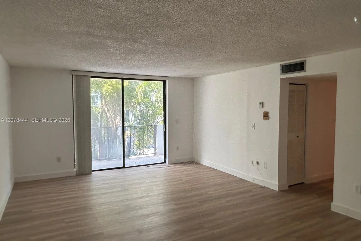 1673 Bay Rd #405, Miami Beach: photo 1 of 17